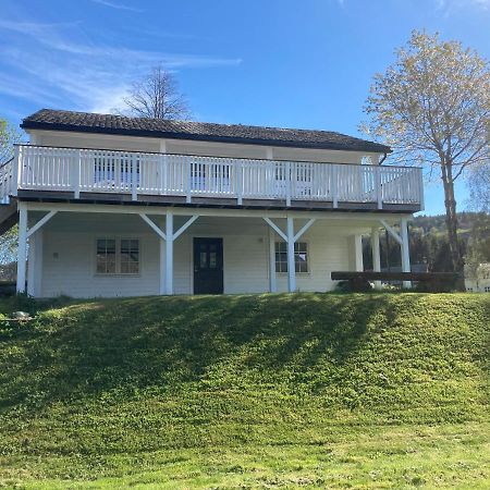 At The Lakeside - Villa Skulestadmo Екстериор снимка