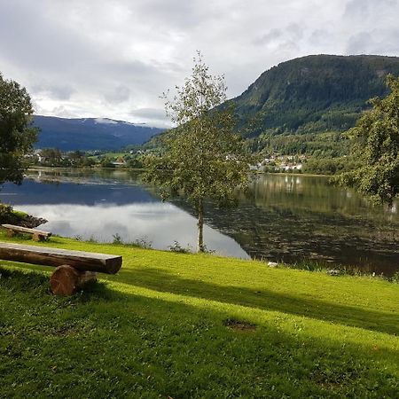 At The Lakeside - Villa Skulestadmo Екстериор снимка