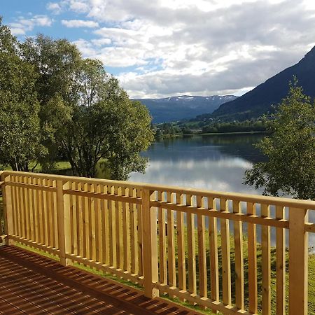 At The Lakeside - Villa Skulestadmo Екстериор снимка