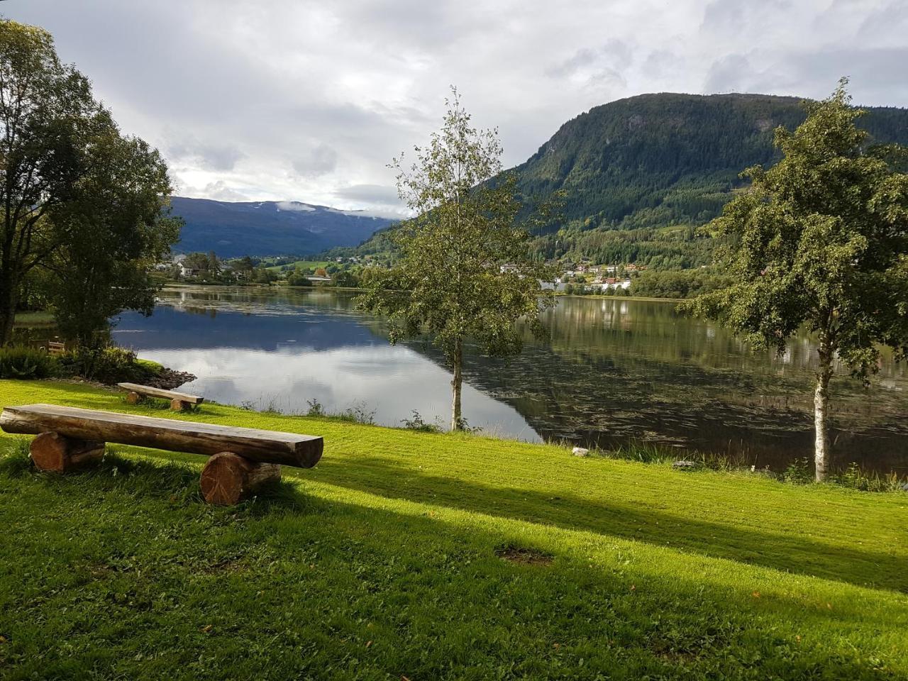 At The Lakeside - Villa Skulestadmo Екстериор снимка