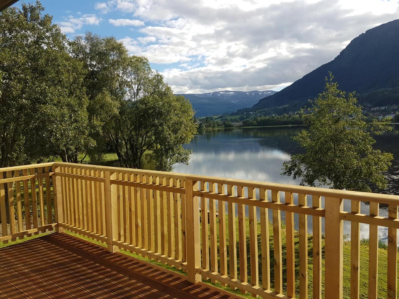 At The Lakeside - Villa Skulestadmo Екстериор снимка