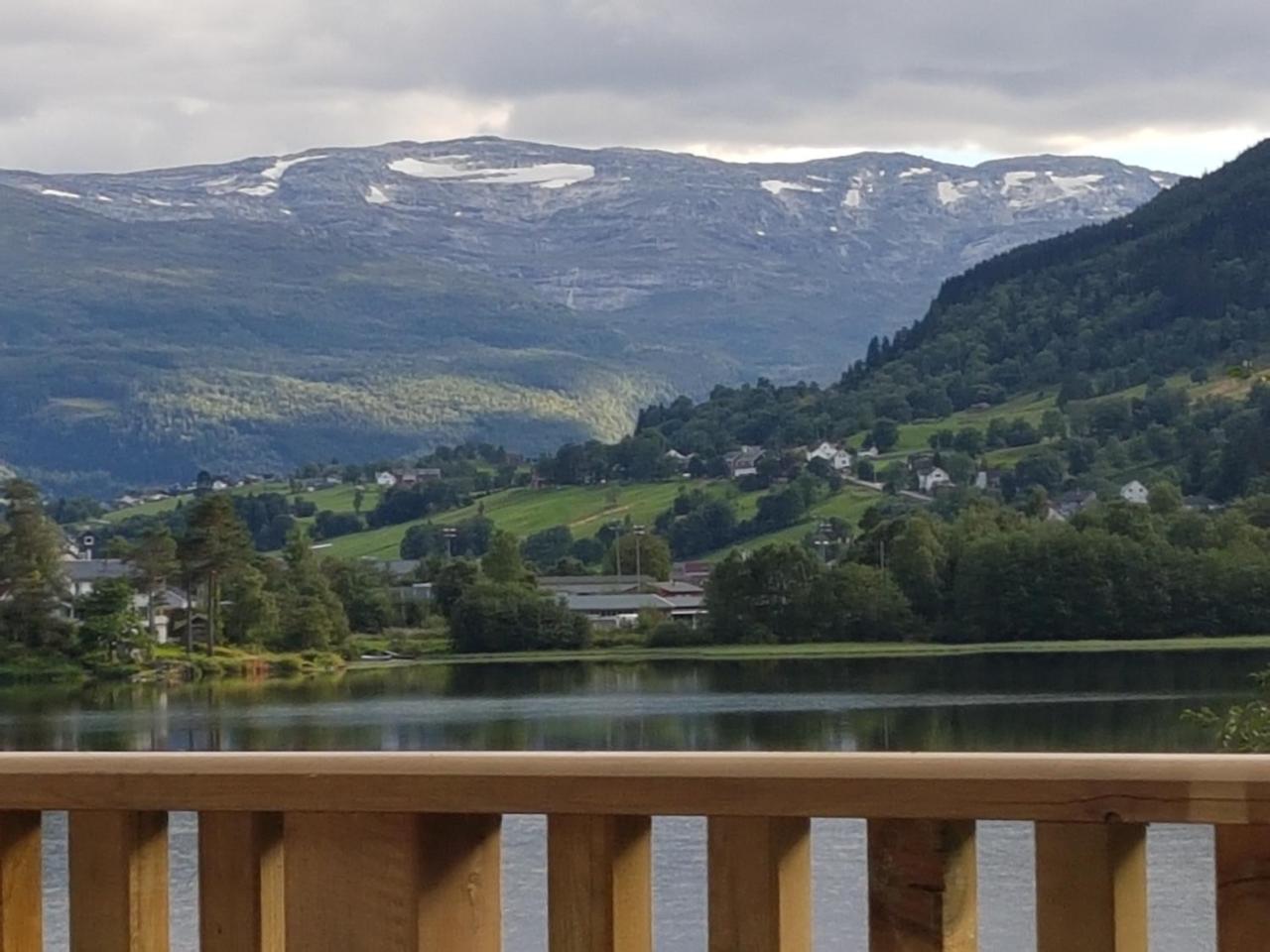 At The Lakeside - Villa Skulestadmo Екстериор снимка