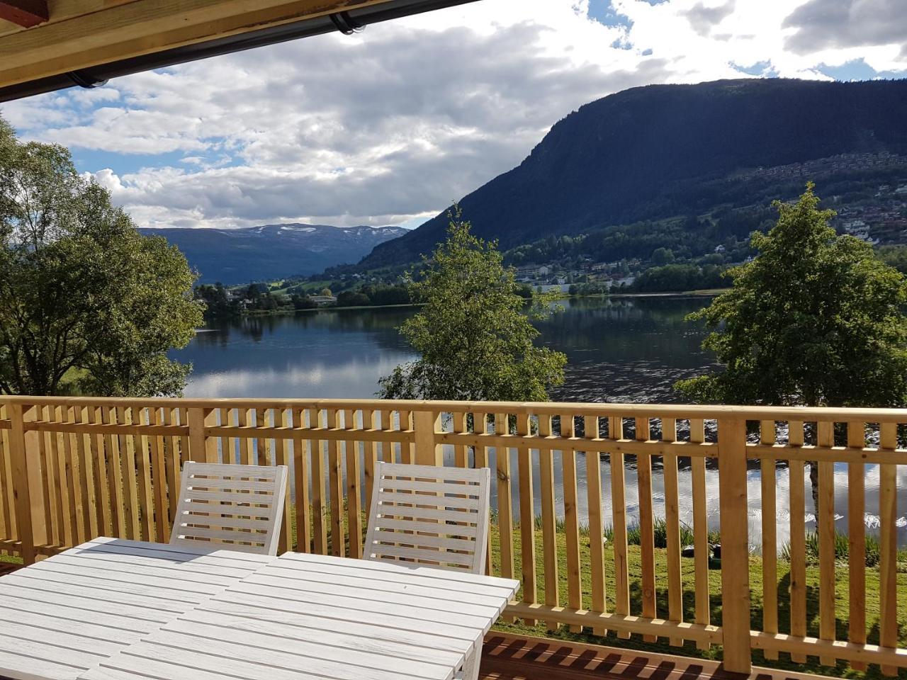 At The Lakeside - Villa Skulestadmo Екстериор снимка